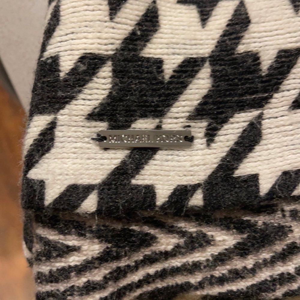 Michael Kors winter doubled neck wrap